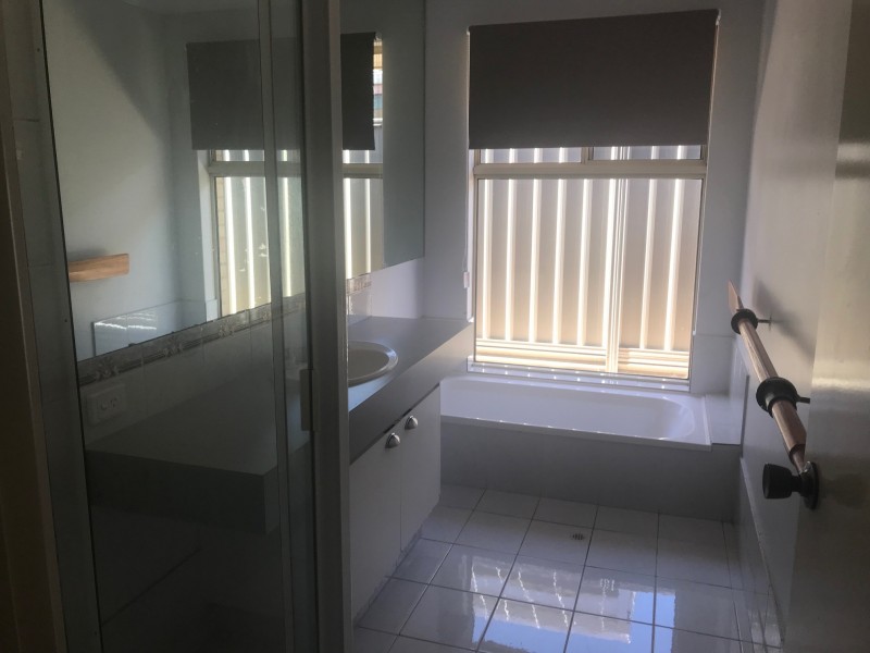 4 Daley Close, Atwell WA 6164