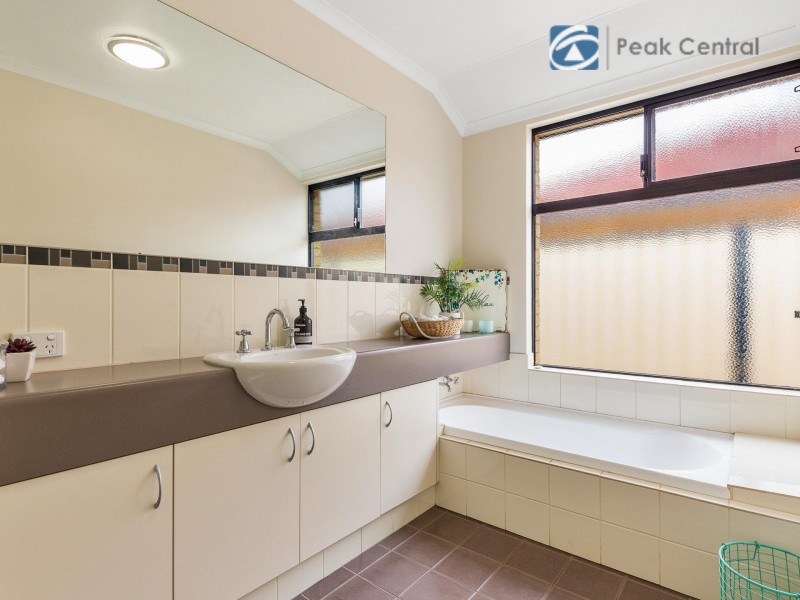 14 Rutherford Entrance, Success WA 6164