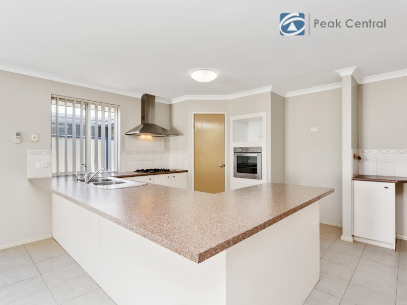 19 Sweetwater Bend, Success WA 6164