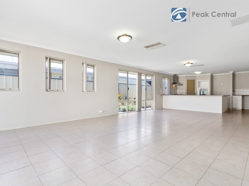 19 Sweetwater Bend, Success WA 6164