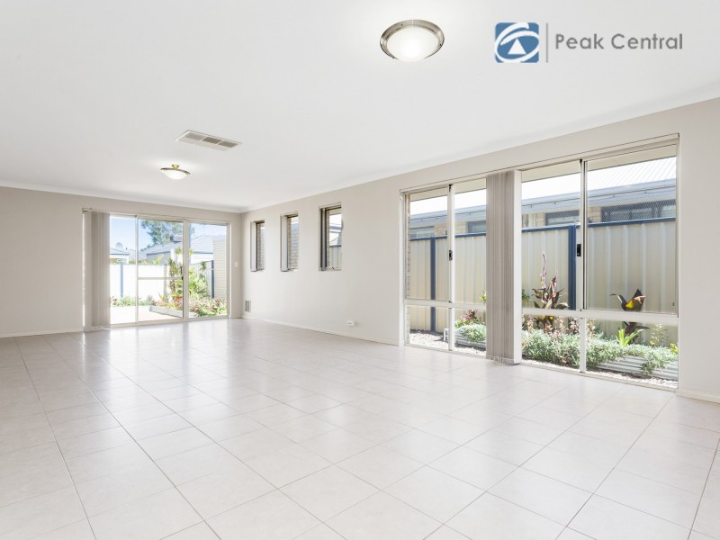 19 Sweetwater Bend, Success WA 6164