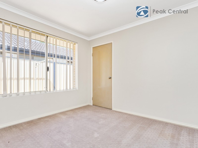 19 Sweetwater Bend, Success WA 6164