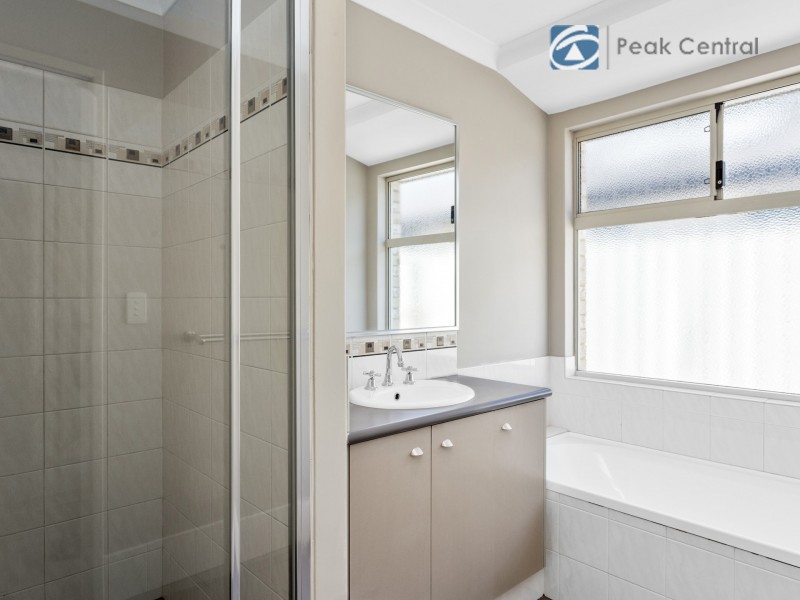 19 Sweetwater Bend, Success WA 6164