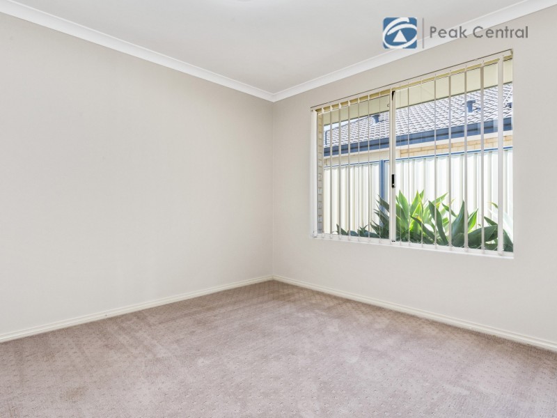 19 Sweetwater Bend, Success WA 6164