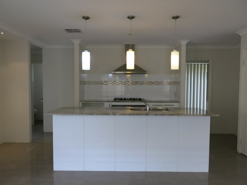 25 Rutherford Entrance, Success WA 6164