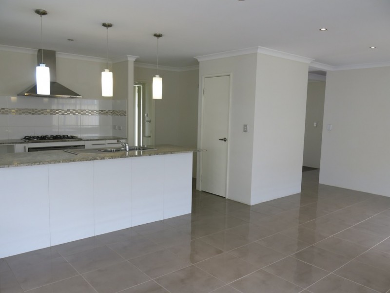 25 Rutherford Entrance, Success WA 6164