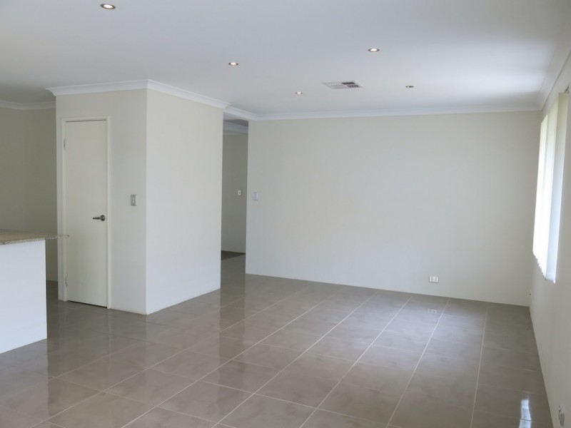 25 Rutherford Entrance, Success WA 6164