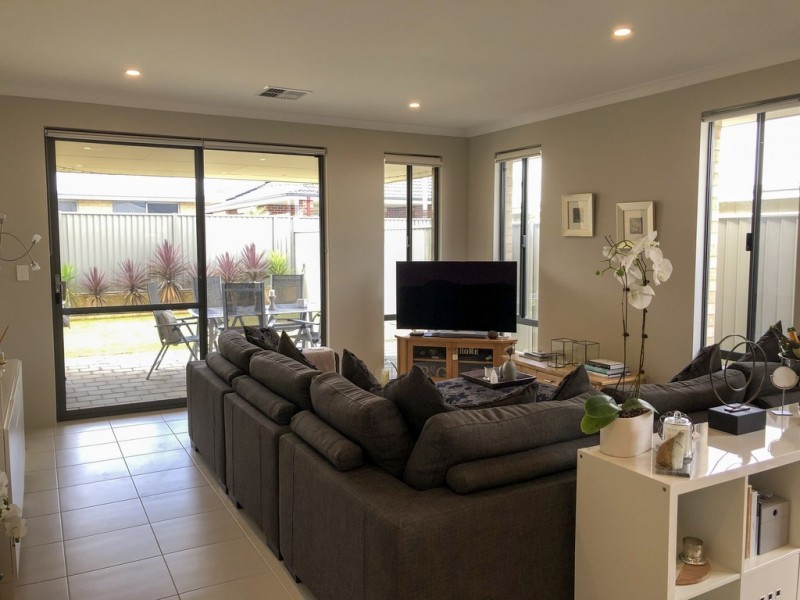 14 Langano Chase, Success WA 6164