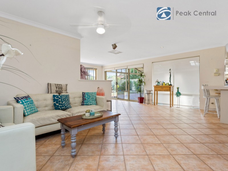 13 Jenniphur Court, Atwell WA 6164