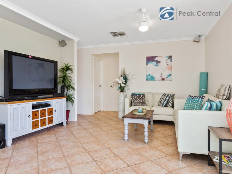 13 Jenniphur Court, Atwell WA 6164