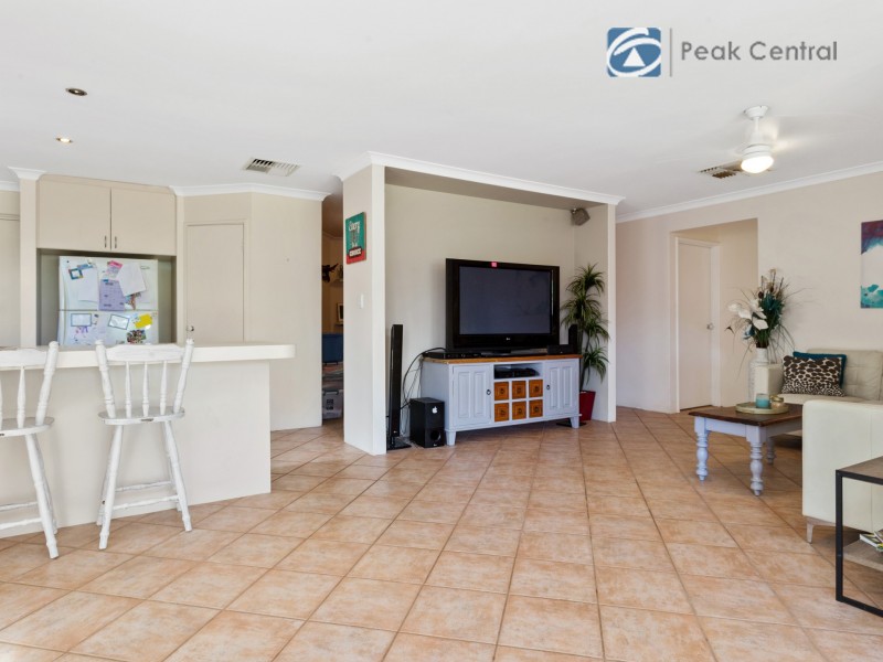 13 Jenniphur Court, Atwell WA 6164