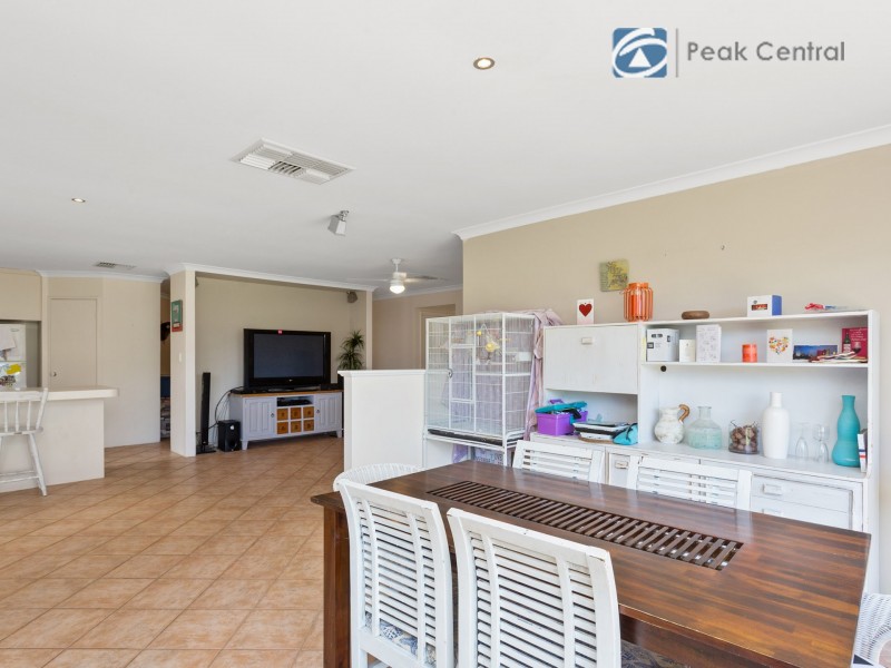 13 Jenniphur Court, Atwell WA 6164