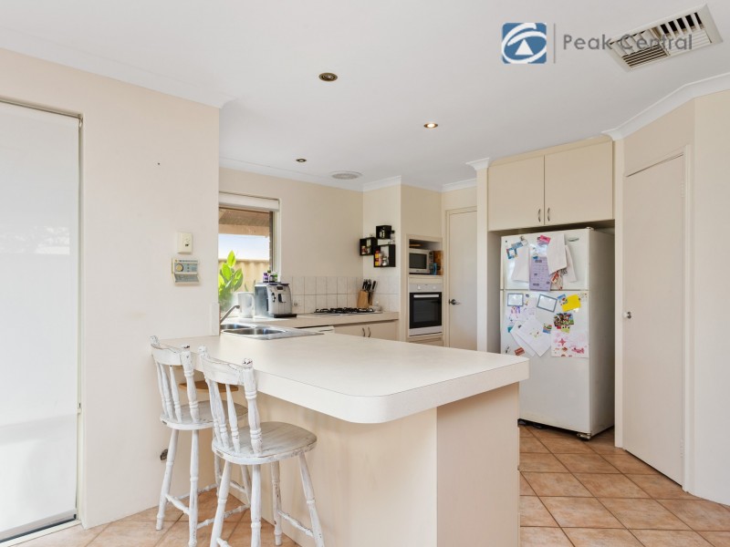 13 Jenniphur Court, Atwell WA 6164