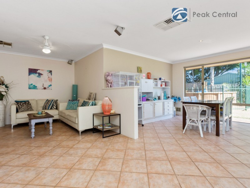 13 Jenniphur Court, Atwell WA 6164