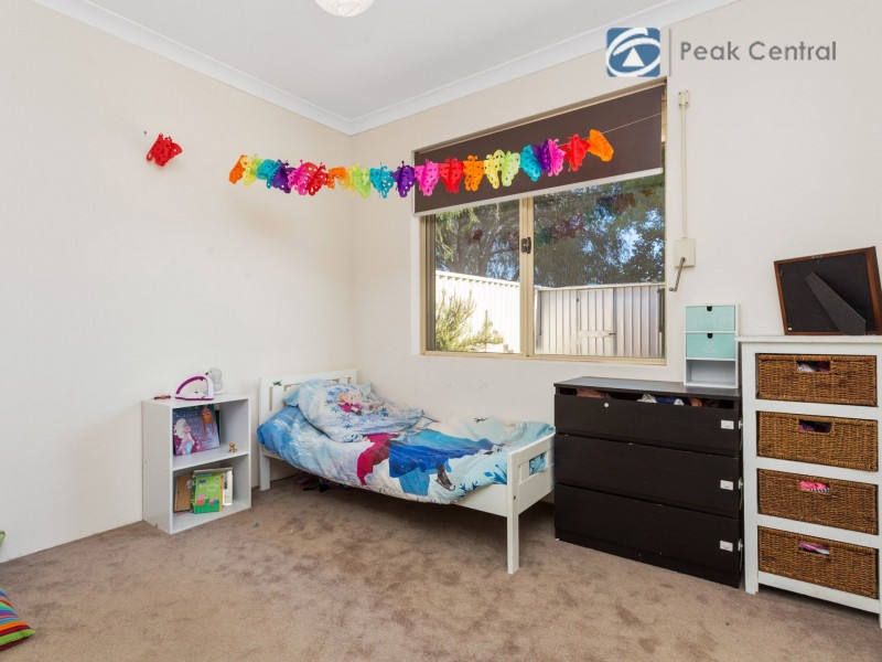 13 Jenniphur Court, Atwell WA 6164