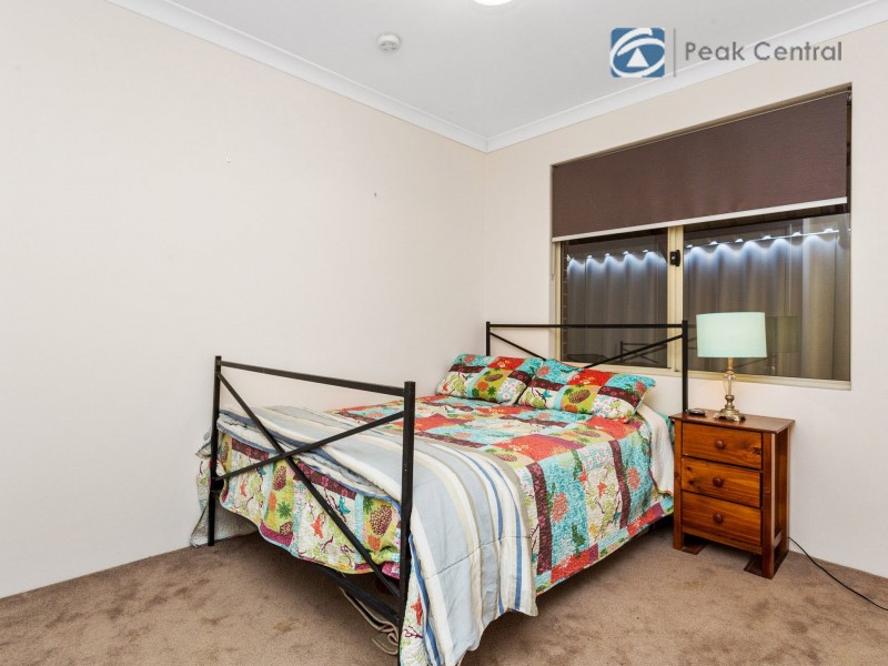 13 Jenniphur Court, Atwell WA 6164