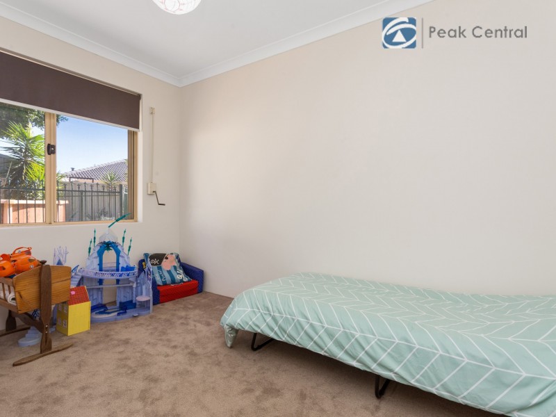 13 Jenniphur Court, Atwell WA 6164