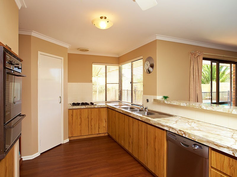 33 Needwell Road, Bibra Lake WA 6163