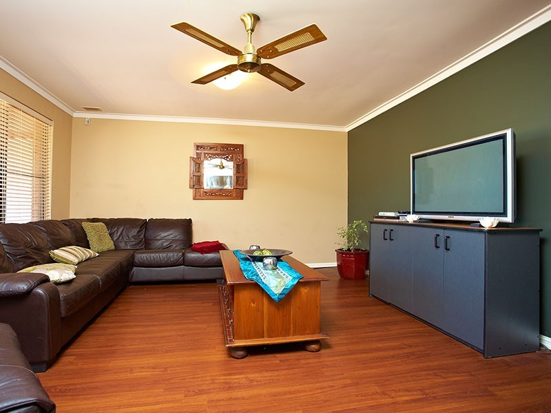 33 Needwell Road, Bibra Lake WA 6163