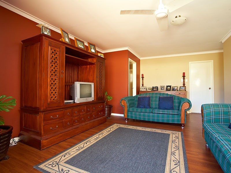 33 Needwell Road, Bibra Lake WA 6163