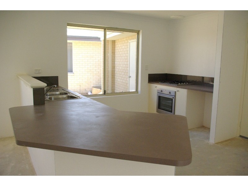 2 Fareham Crescent, Wellard WA 6170