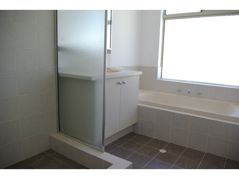 2 Fareham Crescent, Wellard WA 6170