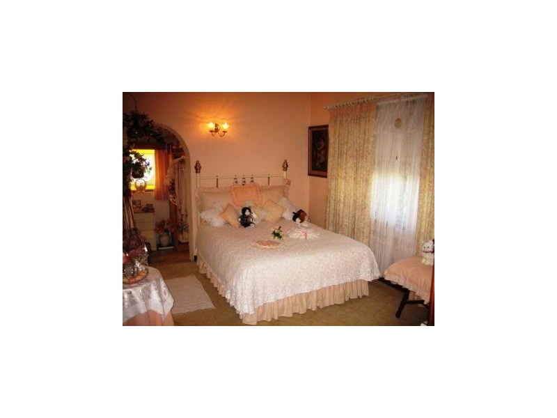 28 Redwood Crescent, Melville WA 6156