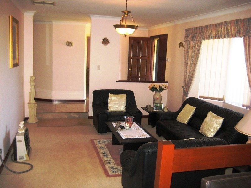 23  Knightsbridge Way, Thornlie WA 6108