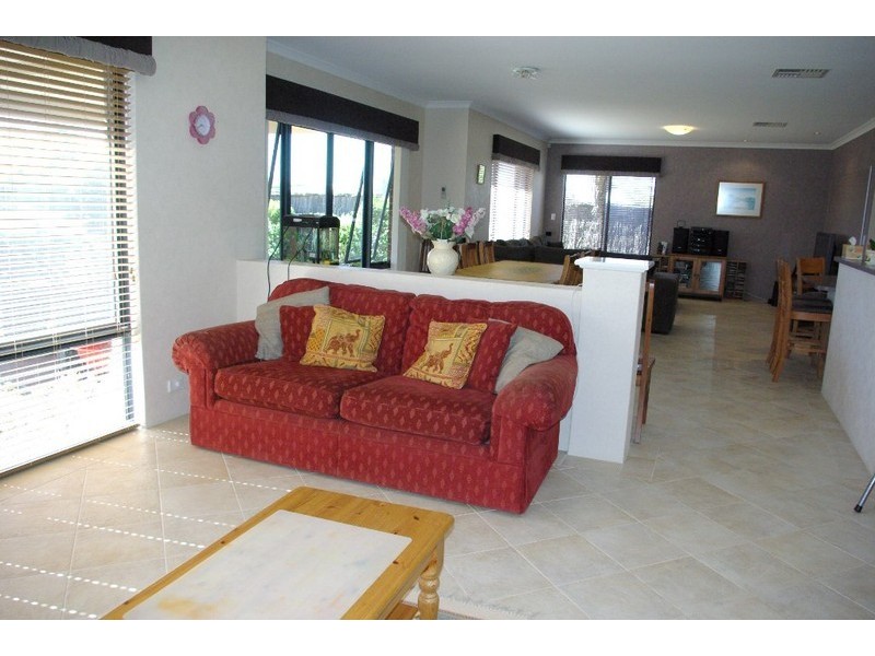 10 Harvest Lakes Blvd, Atwell WA 6164