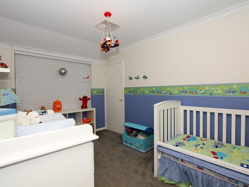 17 Avon Crescent, Atwell WA 6164