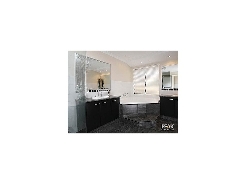 125  Aurora Drive, Atwell WA 6164