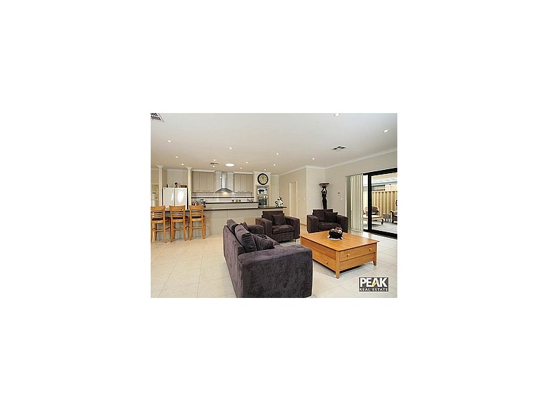 125  Aurora Drive, Atwell WA 6164