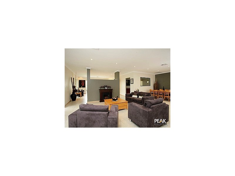 125  Aurora Drive, Atwell WA 6164