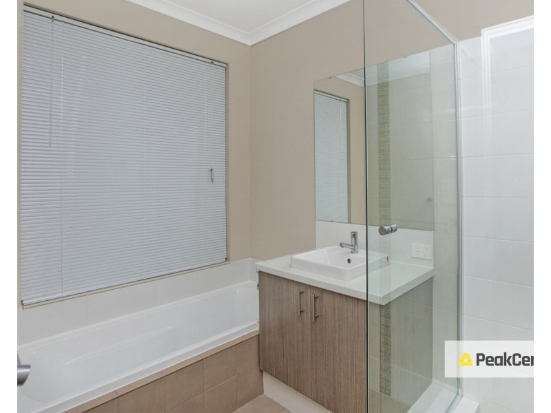 32 Needlewood Loop, Wandi WA 6167