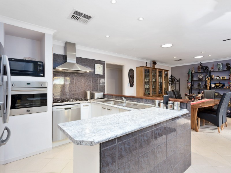 6 Waigen Place, South Lake WA 6164