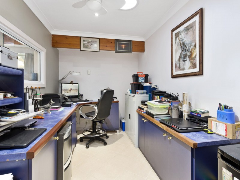 6 Waigen Place, South Lake WA 6164