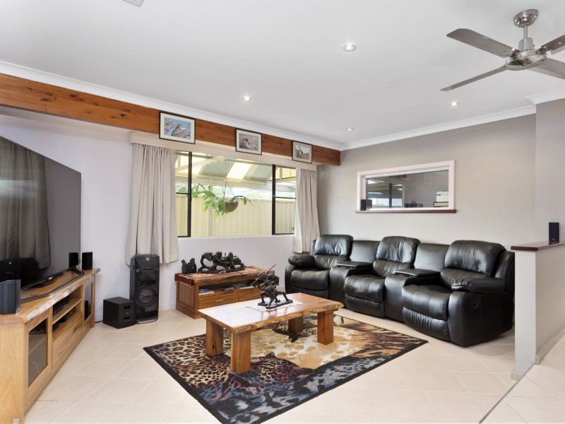6 Waigen Place, South Lake WA 6164