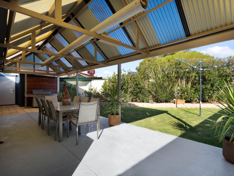 6 Waigen Place, South Lake WA 6164