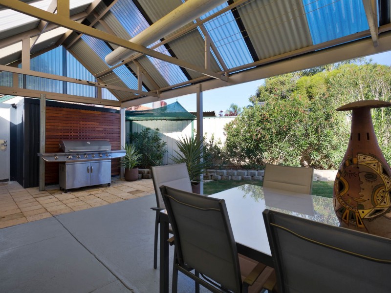 6 Waigen Place, South Lake WA 6164