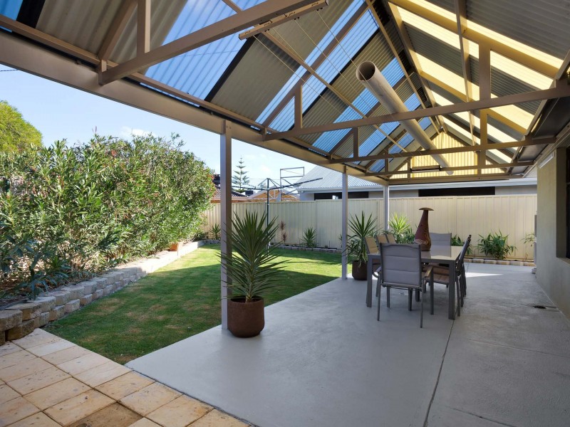 6 Waigen Place, South Lake WA 6164