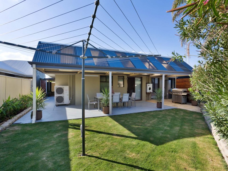 6 Waigen Place, South Lake WA 6164