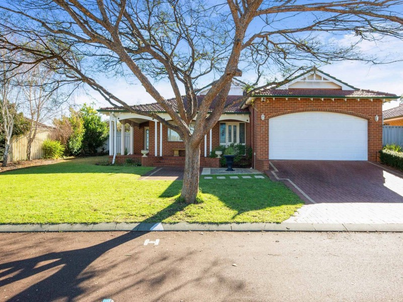 17 Glenmaggie Circuit, Success WA 6164