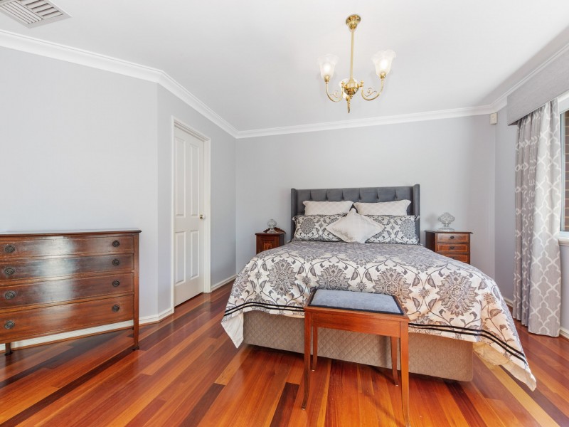17 Glenmaggie Circuit, Success WA 6164