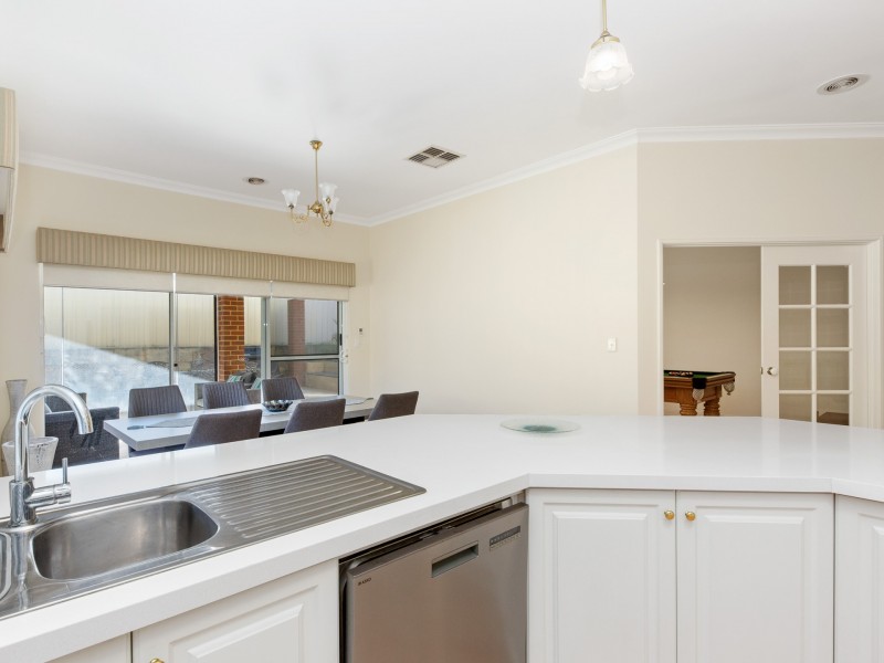 17 Glenmaggie Circuit, Success WA 6164