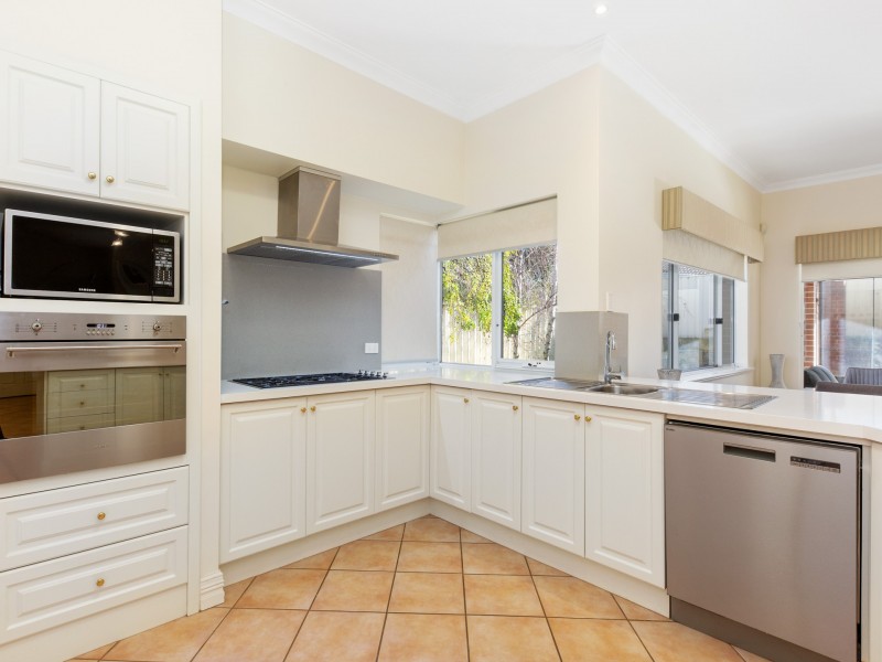 17 Glenmaggie Circuit, Success WA 6164