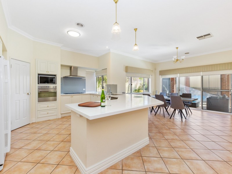 17 Glenmaggie Circuit, Success WA 6164