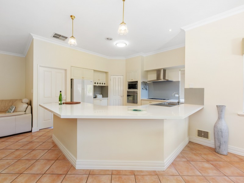 17 Glenmaggie Circuit, Success WA 6164