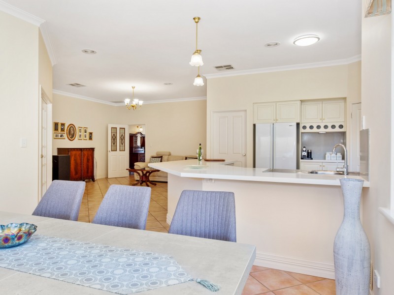 17 Glenmaggie Circuit, Success WA 6164