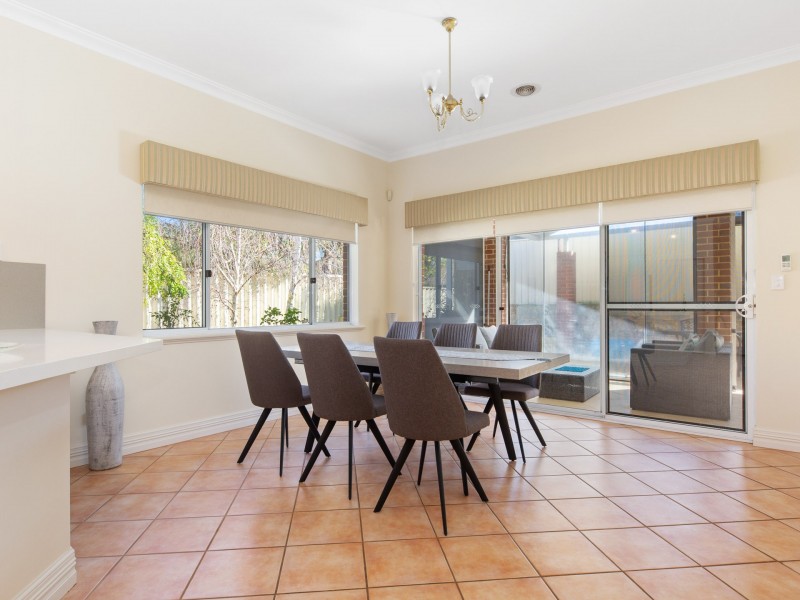 17 Glenmaggie Circuit, Success WA 6164