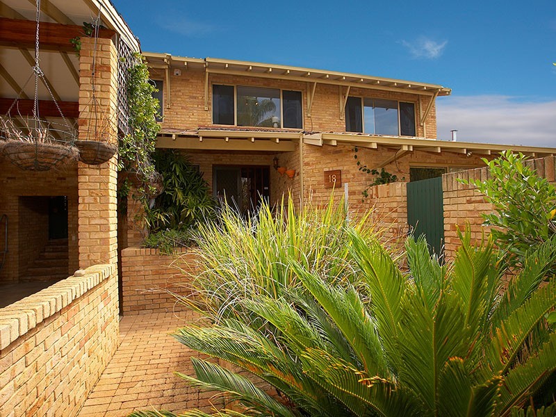 18 Ainsworth Loop, Booragoon WA 6154